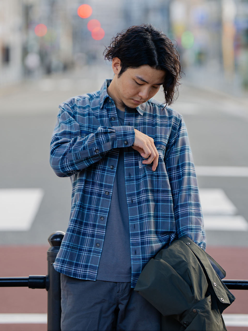 TSジッパーシャツ着用