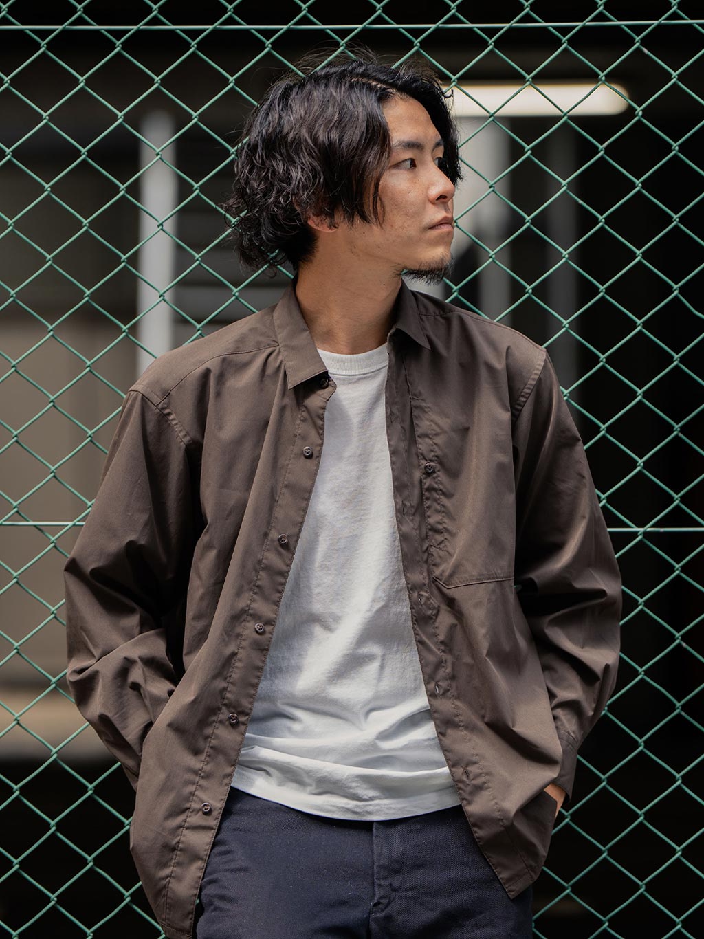 TSアロードライタイプライターシャツ着用