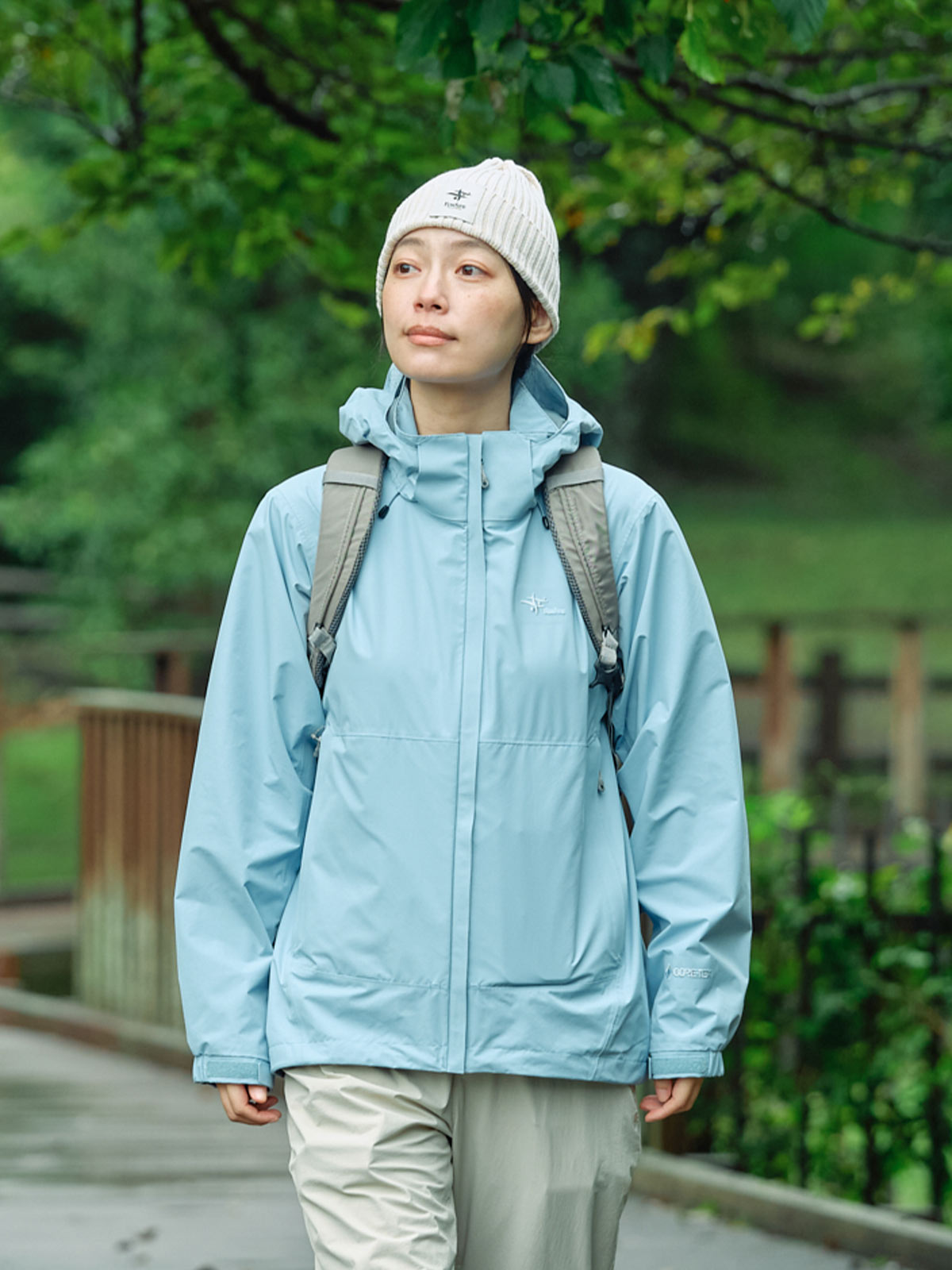 ネストシェルジャケット着用