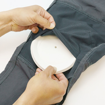 ニーパッドの入れ方1